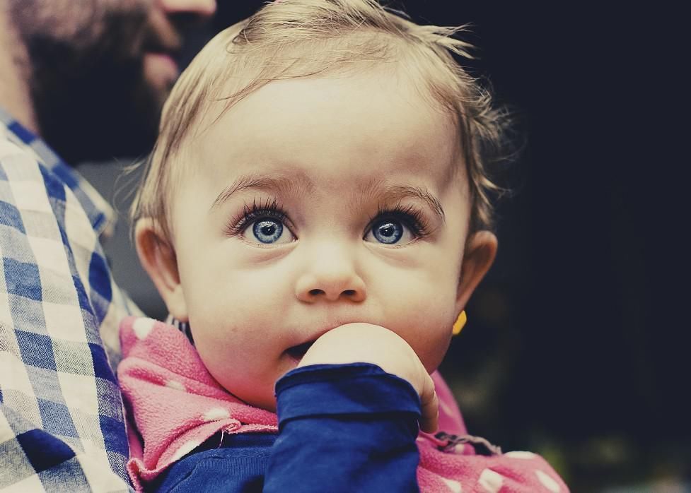 新生儿|男孩一顿吃4碗饭惹老师不满,家长拿出一张照片后,老师沉默了