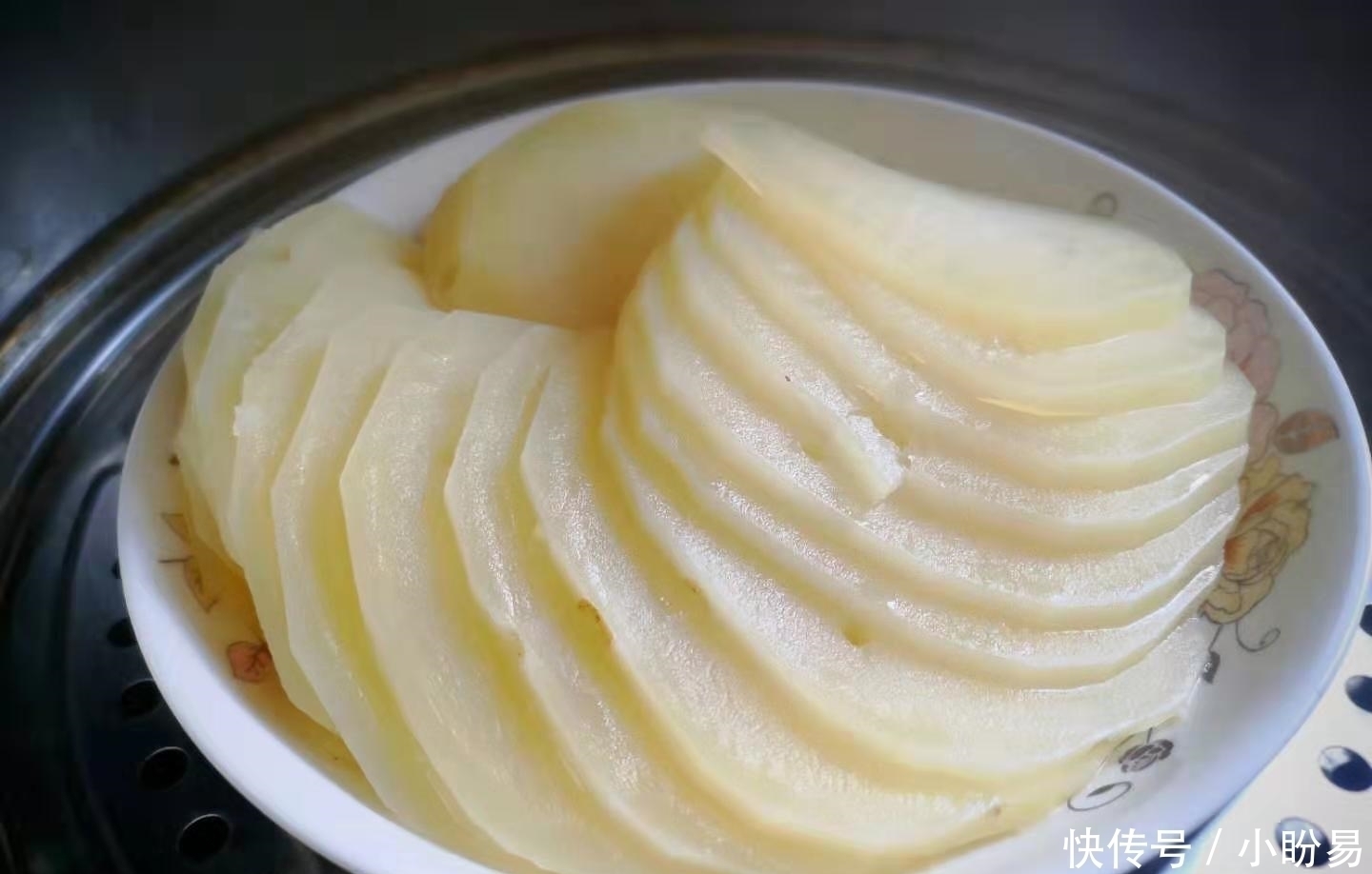 鸡蛋|一个土豆,一个鸡蛋,做出的小吃,不油炸,外酥里嫩,孩子最爱!