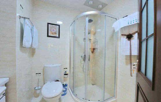 淋浴房|越来越多人卫生间不装马桶了，如今流行这样设计，实在太聪明了