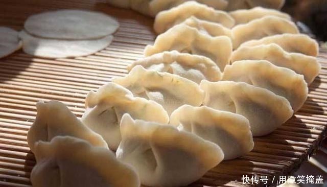 搅拌均匀|入秋后,就馋这个馅的饺子,东北人就好这一口,比萝卜韭菜鲜多了