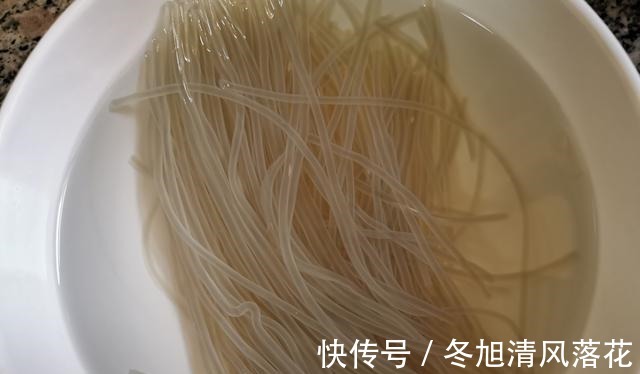 白菜炖粉条超好吃,技巧全在这,做出来鲜香入味,一大锅不够吃!