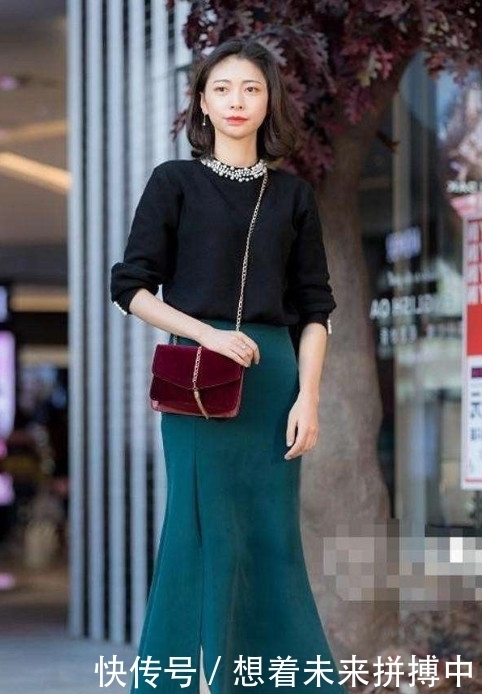 气质|街拍:气质出众的美女,各种风格随意切换,你喜欢哪种