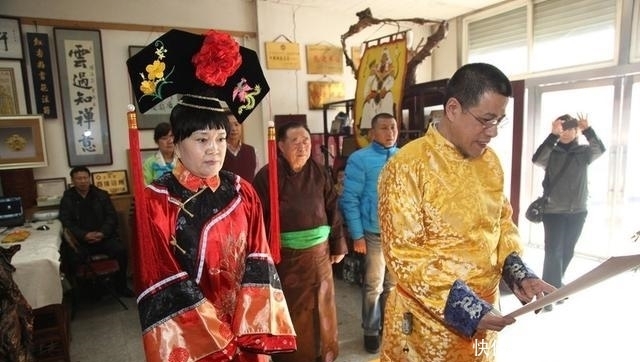 他手戴乾隆扳指,专家让其上交,他却说了9个字让专家无言以对