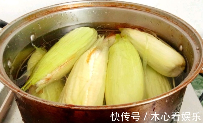 食用碱|煮玉米，先别着急下锅！水里多加2样，熟得更快，软糯香甜又营养
