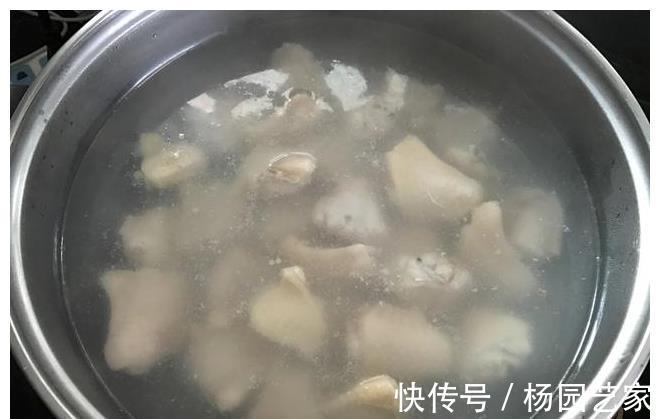 鲜香|鸡翅最简单的做法,10分钟端上桌,鲜香嫩滑,比可乐鸡翅还好吃