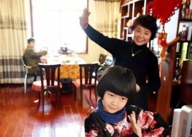 试管婴儿|60岁高龄产妇冒死产下双胞胎,如今生活凄惨、家徒四壁,值得吗