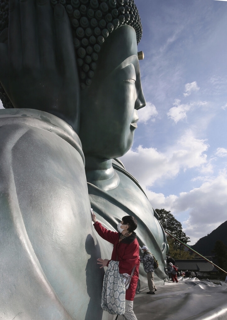 世界最大青铜卧佛,辞旧迎新大扫除