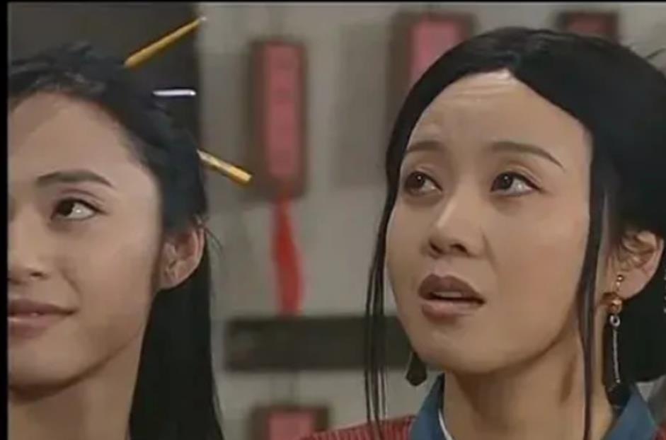 花城|《天官赐福》路透照,谢怜发型神还原佟湘玉,发型师能上点心吗?