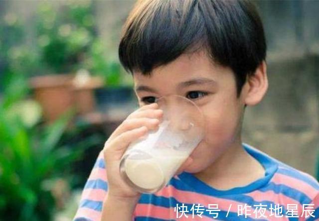 孩子|8岁孩子连续喝牛奶2年,不长个反而“胃脾衰竭”,医生:家长愚昧