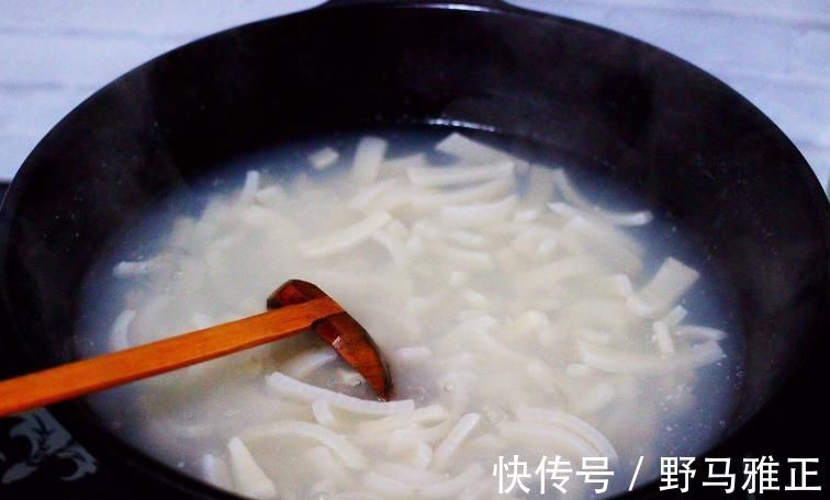 做猪皮冻,不能直接焯水!多做1步,晶莹剔透,爽滑Q弹,没腥味