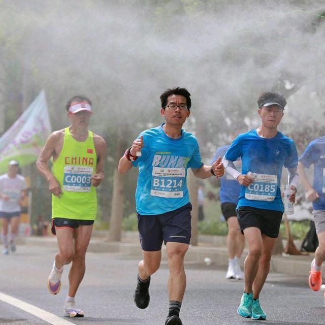 睡眠质量|一有时间就去跑步的人,和同龄人有什么不一样?