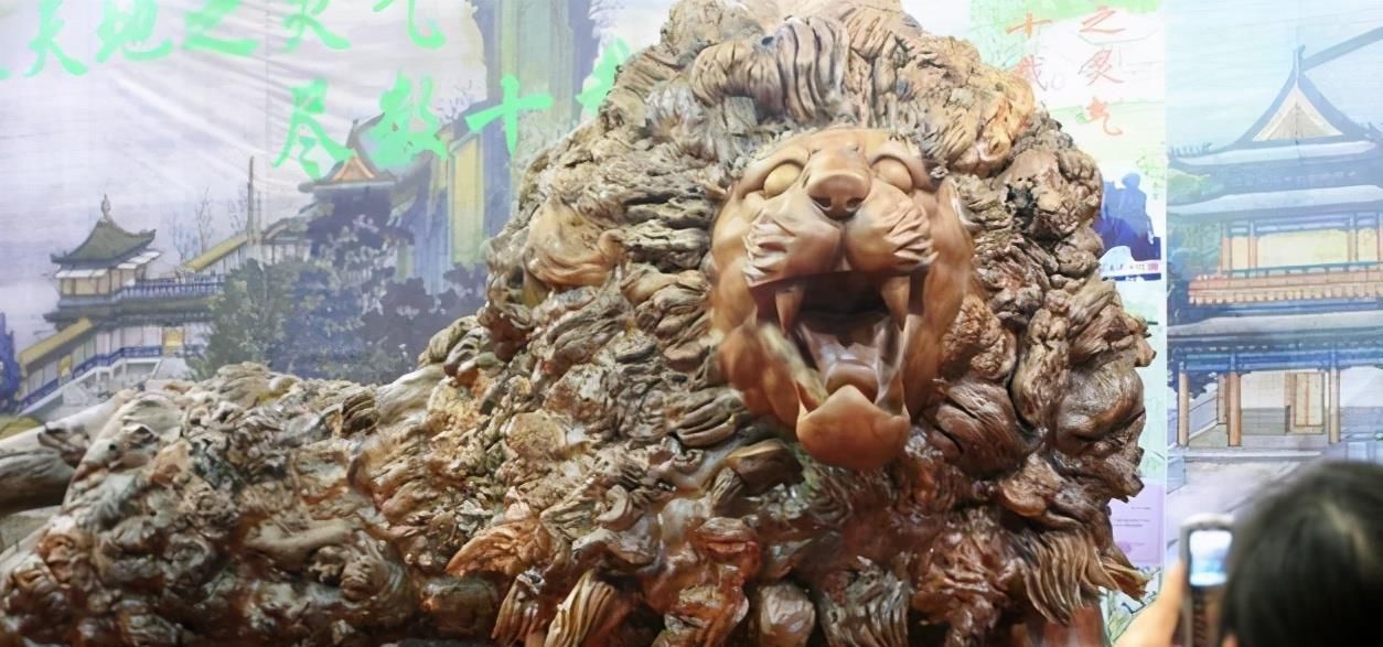 匠人$一匠人雕15米30吨重“雄狮”,称没1000万不卖,今宝物变“废品”