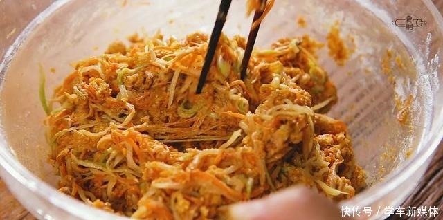 炸萝卜丸子,加面粉还是淀粉大厨都不对,加这2样,酥脆可口!