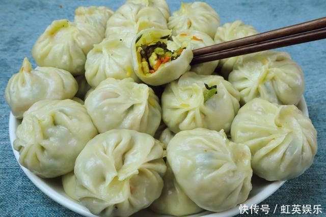 包子这样做,薄皮大馅不用发面,10分钟一锅,出锅就被抢光