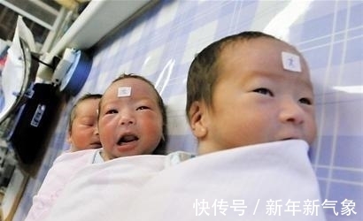 萧玲|产检发现是3胞胎，医生纷纷道喜，宝爸爸：这下玩大啦