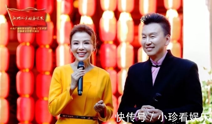 求婚|曾6次主持央視春晚,3次向董卿求婚獲董母大力支持,55歲終于當(dāng)?shù)?
onload=