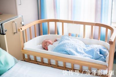 讨厌黑夜的席奶奶|孩子该几岁分床睡才好别再纠结了,心理学家不晚于这个年龄