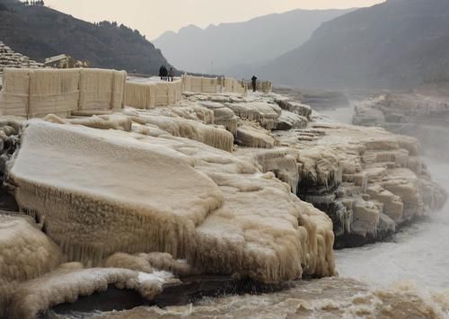 冰瀑|气温骤降，黄河壶口瀑布出现“冰瀑玉壶”壮美景观