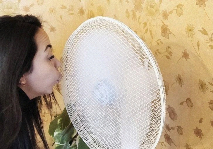 童年|16个你以前“一定做过”的蠢事,硬把磁铁吸起来就是童年