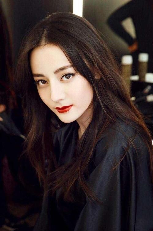 女生脸上有这4个＂特征＂，常被称为＂精致脸＂，很容易招惹异性！