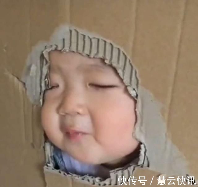 爸爸|宝宝吃饭到处乱爬,爸爸打造“囚笼”限制宝宝,妈妈看后拍手称赞