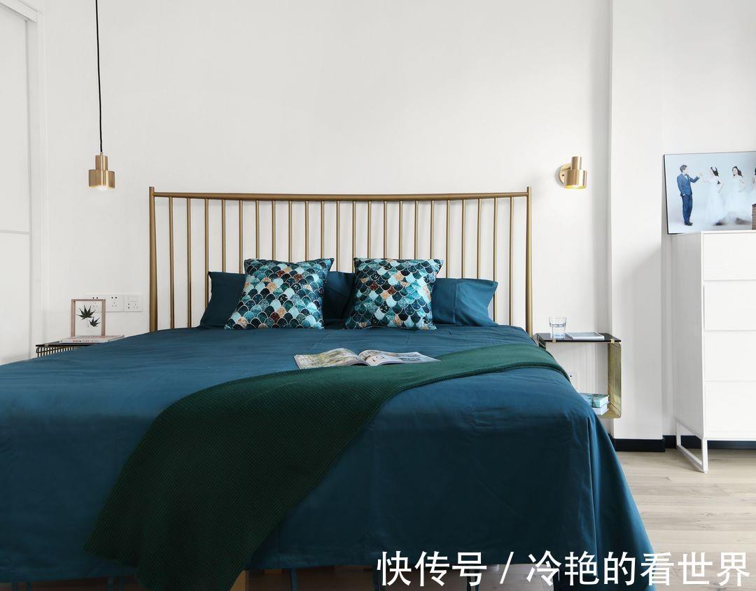 马来漆|绿色沙发搭配粉色座椅,还有专门的手办柜,身边的朋友都羡慕不已