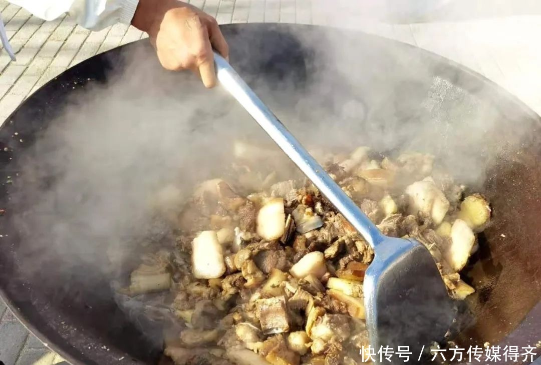 杀猪|吃的是红火!东胜“杀猪菜”出锅!