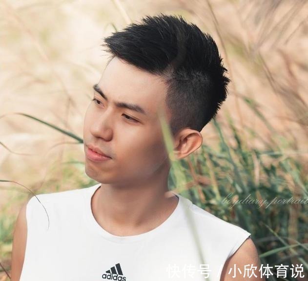 发型 男生“两边铲”发型真的太帅了,今年试试这几款,简单潮流更有范!