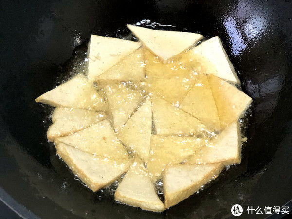 好吃|家常豆腐这样做才正宗,外香里嫩,好吃又下饭,比大鱼大肉香多了