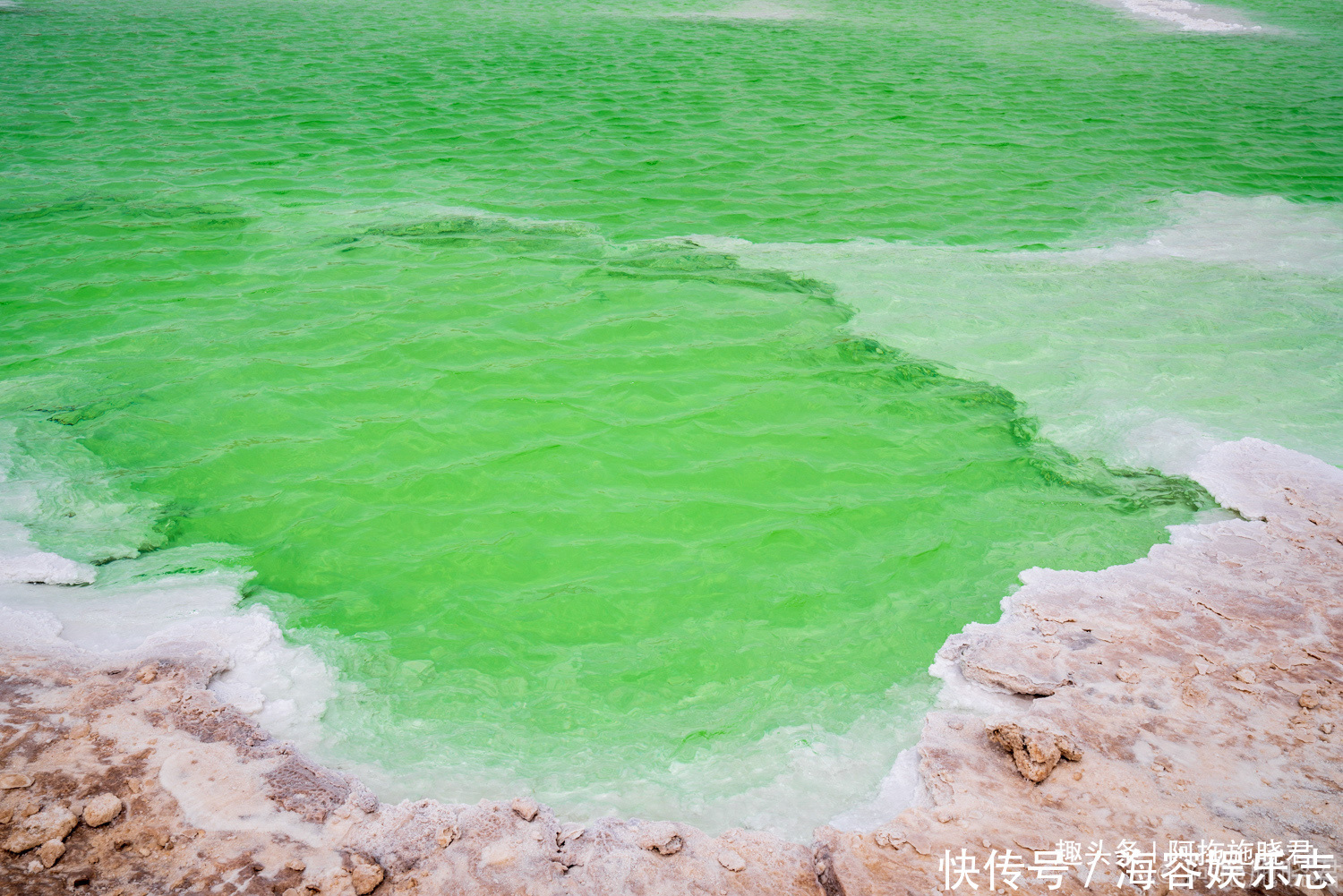 莹白如玉|西北不知名小城有独特风景，恶魔之眼比天空之镜更震撼，游客罕见