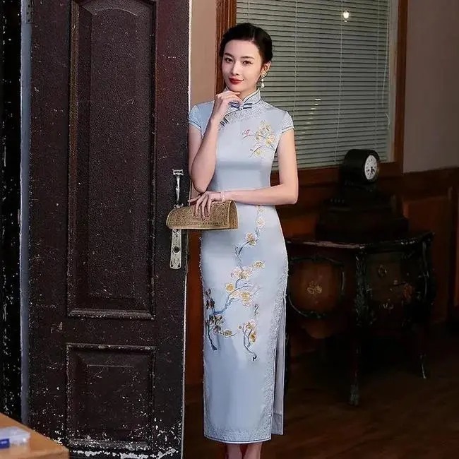 长河|旗袍两端为什么要开衩,会有什么好处?看怎么从历史长河中演变