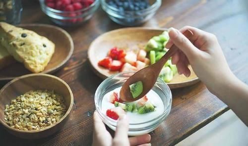 食物|怀孕初期,吃什么才能给胎儿提供足够的营养,如何缓解孕吐?