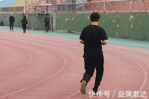 男子|年过五旬,还经常跑步,是养生还是养病?56岁男子“跑”出答案