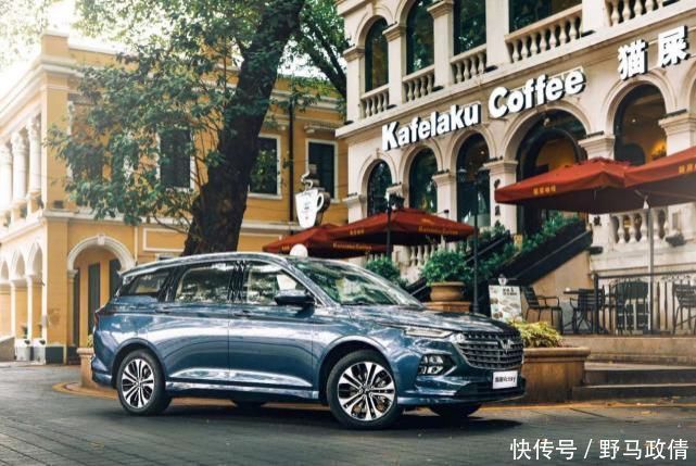 沙发|买五菱凯捷像买房客厅够宽沙发大，卧室级静音好睡觉