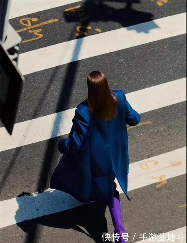 搭配 开春穿搭模板大衣+烟管裤=又飒又美,适合30到60岁女性!