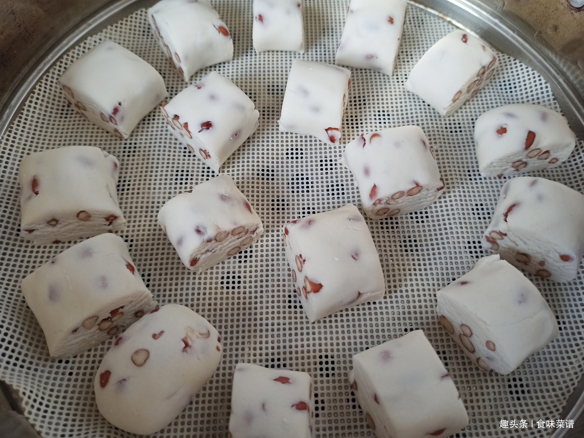 想吃红豆糕不用买,一揉一切,做法比馒头还简单,软糯Q弹特解馋