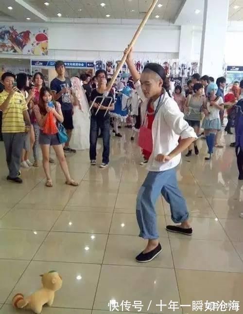 cos|漫展的奇葩COSPLAY合集:坂本大佬一枝独秀,老干妈COS“有内味”