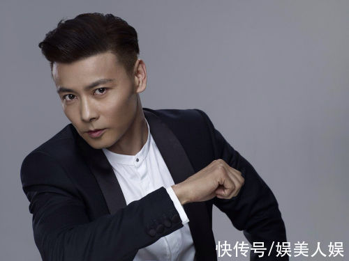 哥哥們消防直播唱紅歌，張智霖唱的聲情并茂，陳小春跟不上節奏