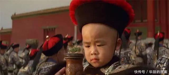 看清|溥仪晚年带妻子重游故宫，碰到一个老人，看清长相后溥仪脸色大变