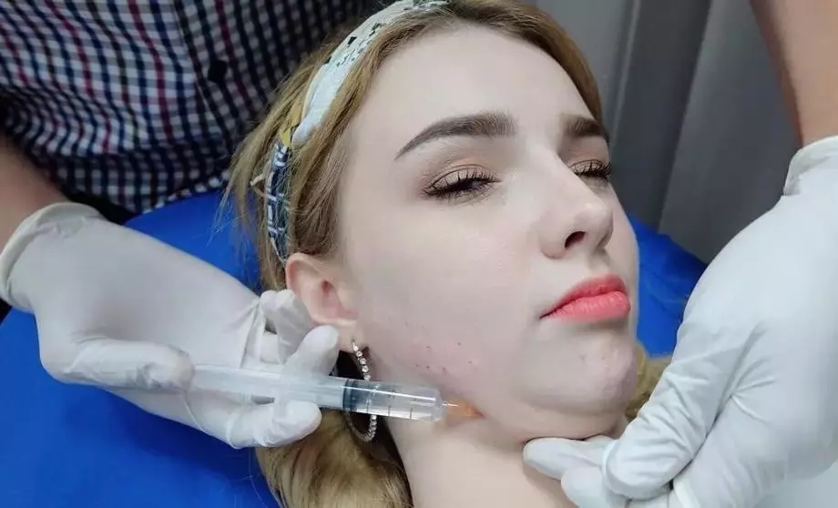 造型|“眯眯眼”造型丑爆!终于知道华为设计鸿蒙为什么不用清华学生了