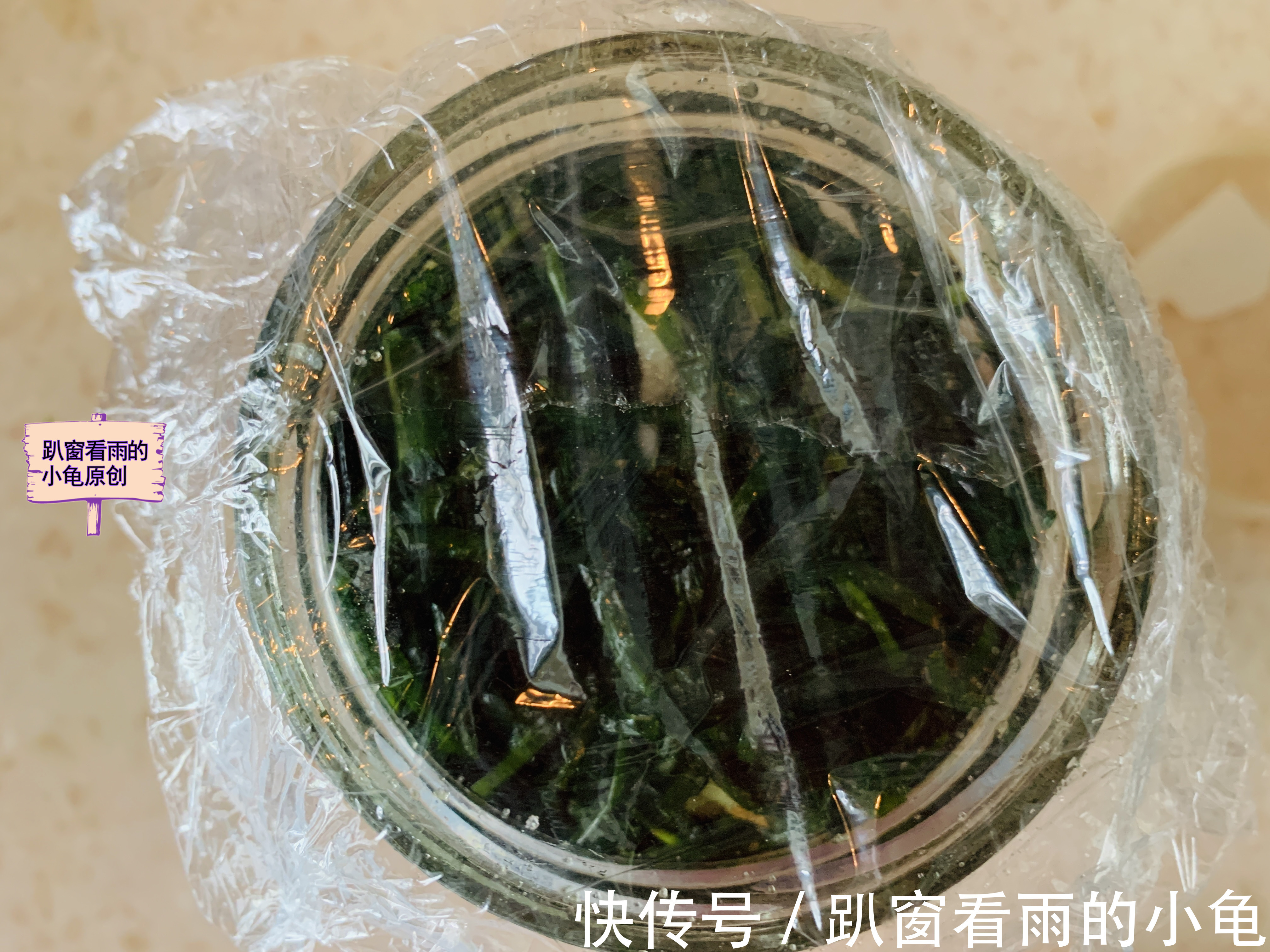 腌黄瓜|秋天,韭菜腌着吃,是三餐必备的百搭小菜,开胃下饭,放一年不坏