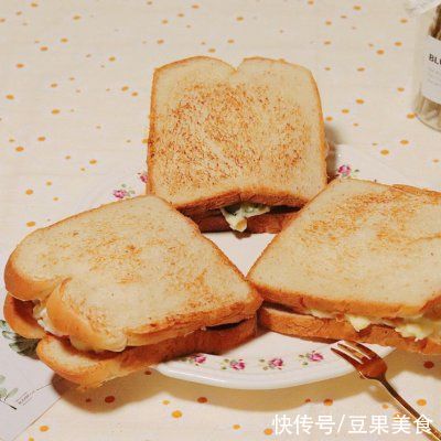 吐司|简单美味，十分钟健康早餐：土豆泥沙拉三明治走起