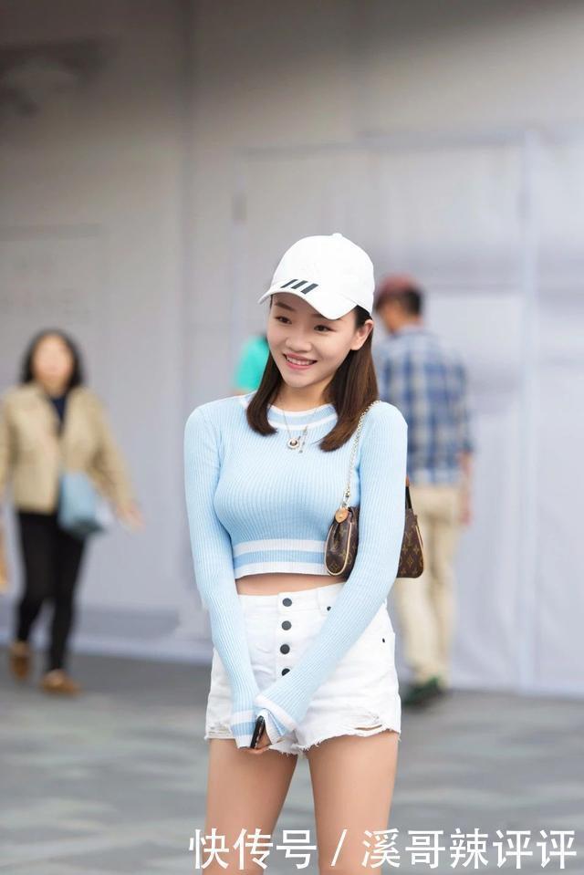 活泼的女生这样搭配,满满的青春活力美,显身材又显气质