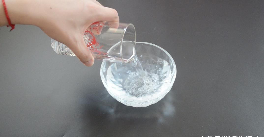 花露水|花露水倒进洗衣液里太实用了, 可惜很多人还不知道, 学会受用一生