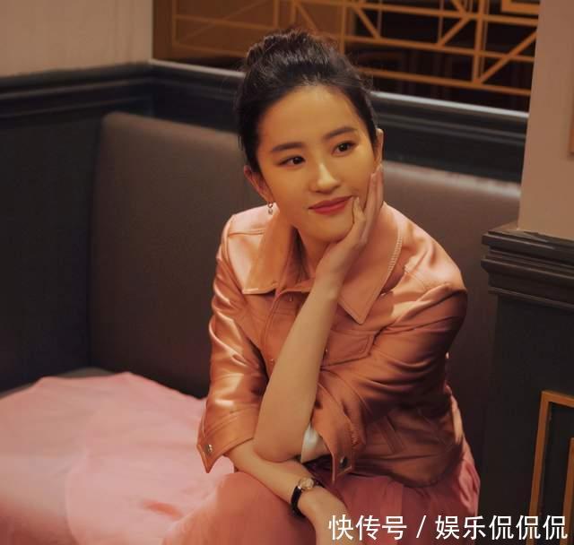 看上去阳光的女生,基本上都有这3个特征,让你比同龄人更显年轻