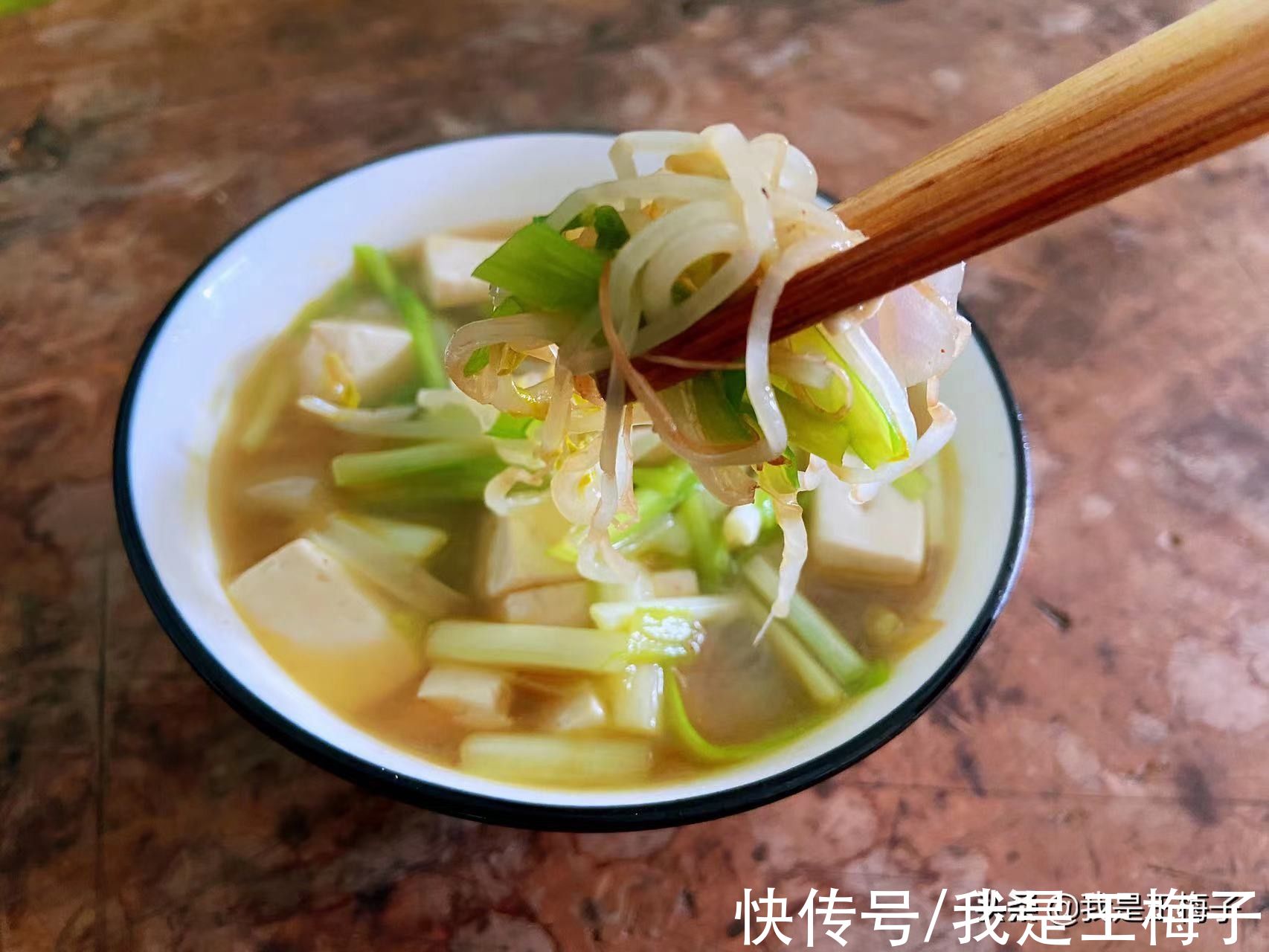 冬天做点热乎的，我家晚餐就一个菜，好吃营养，天冷吃着舒服