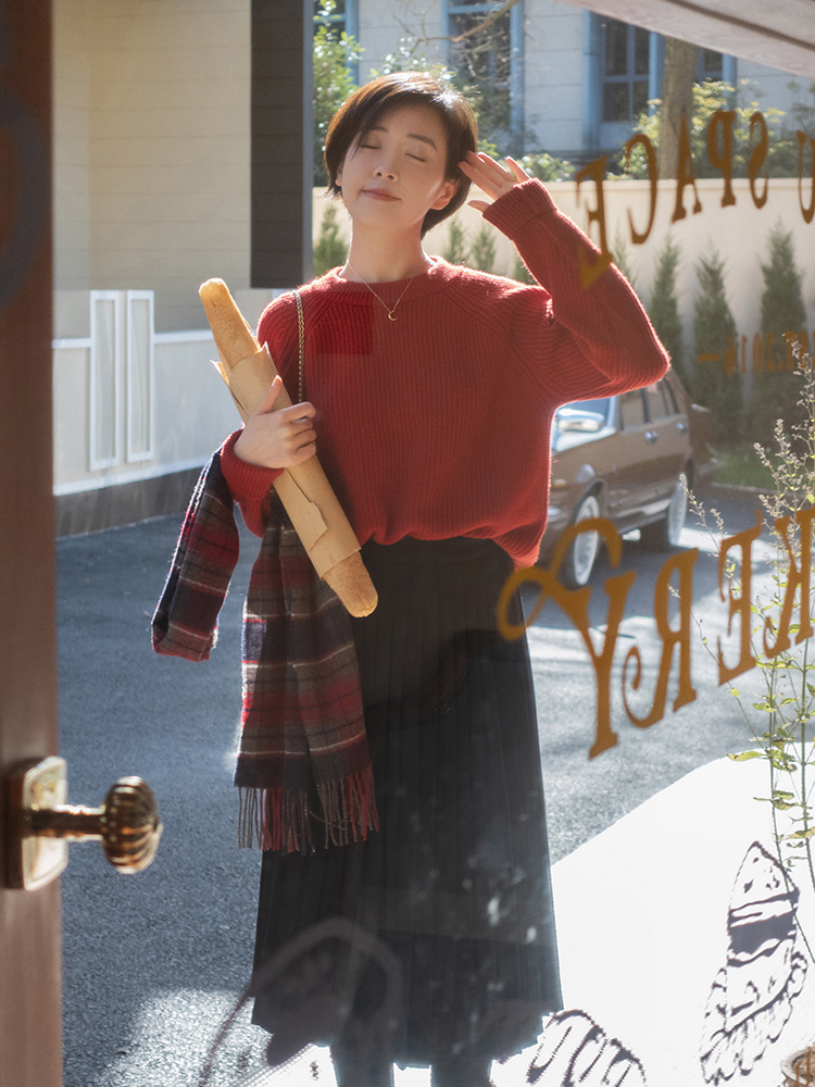 半身裙 又被“小黑裙”惊艳到,冬天这样搭美得优雅,提升气质又减龄!