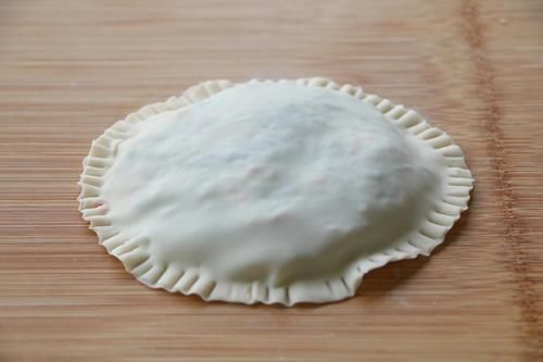 懒人韭菜盒子，不和面不揉面，皮薄馅大，而馅料特别柔和