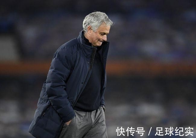 下课|去二流球队也不行?罗马球迷狂喷穆里尼奥:赶紧拎箱子走人!