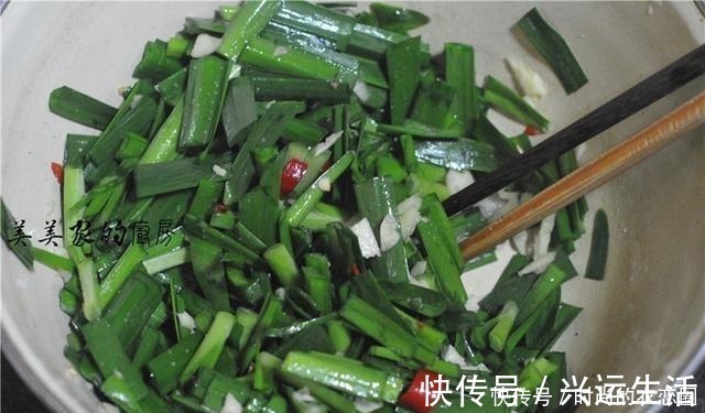 韭菜|这菜是“推粪机”,便秘的人常吃,润肠通便,吃一次排空黑宿便!